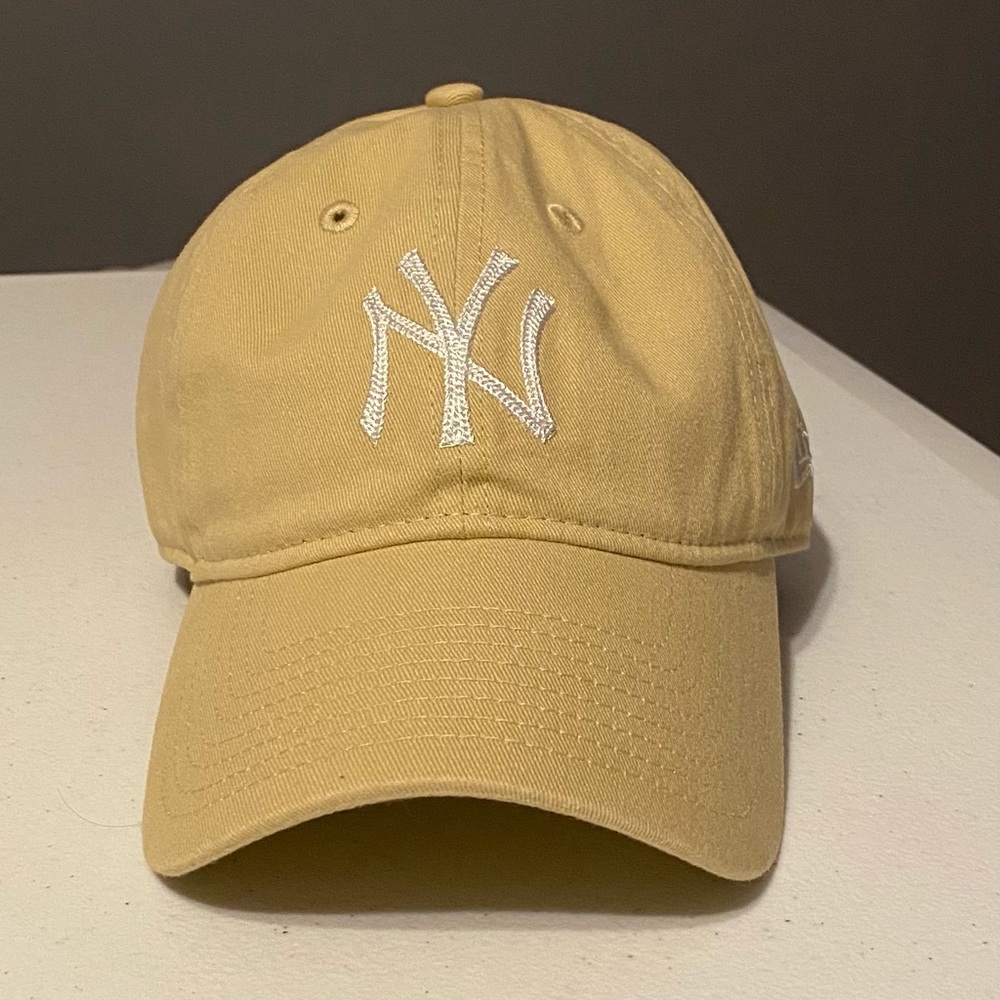 NWOT New York Yankees Khaki Hat